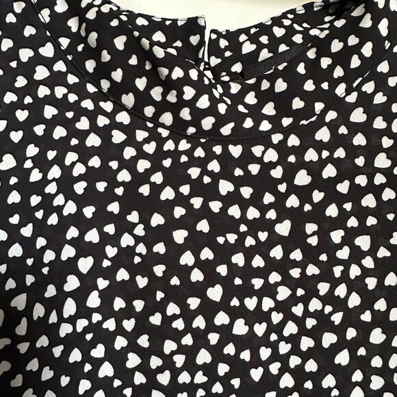 Sleeveless Blouse Top size Medium - Heart Prints - Picture 4 of 4